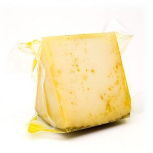 Cuña de queso de oveja artesano en aceite